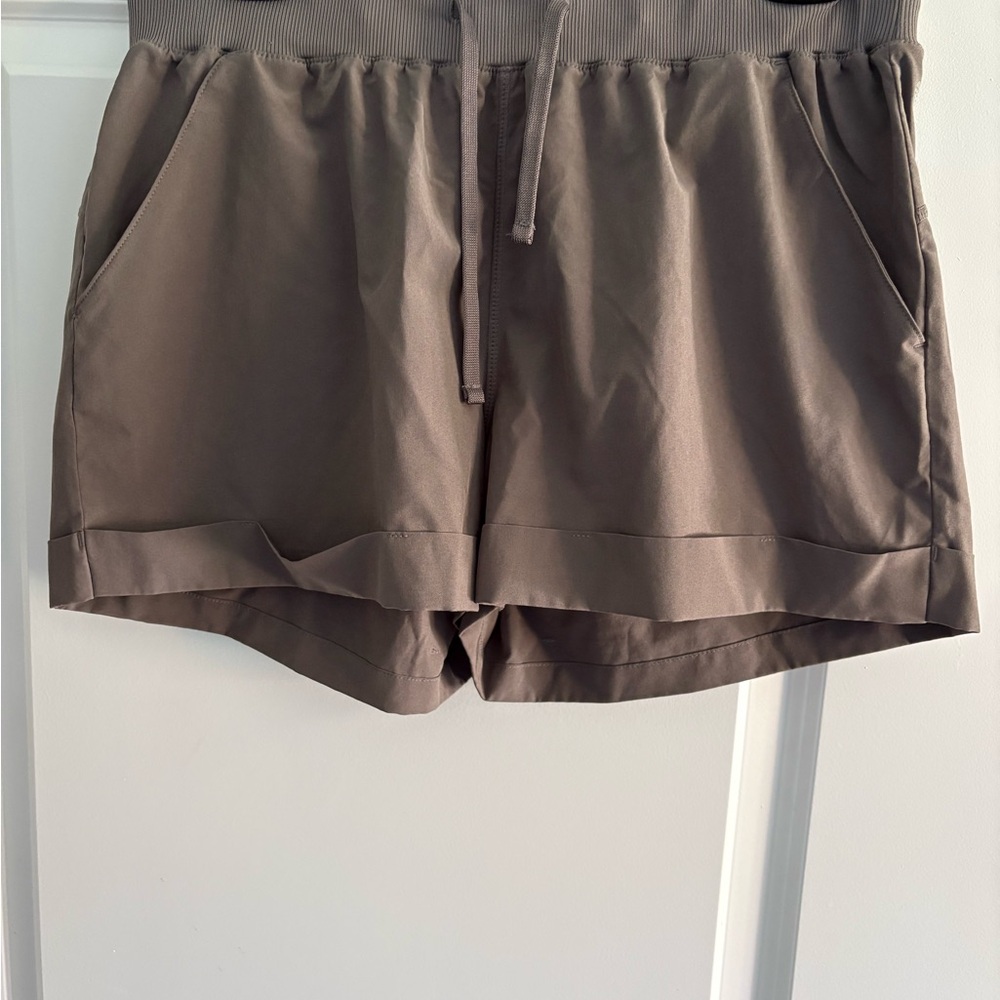 Zella Athletic Shorts in Dark Brown